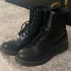 Dr. Martens size US 6